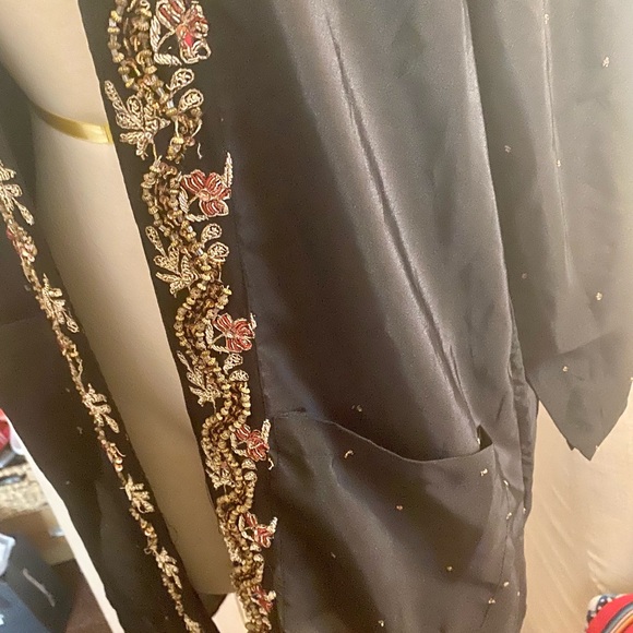 LA LO LA beautiful silk caftan,embroidered, new with tags - Picture 8 of 16